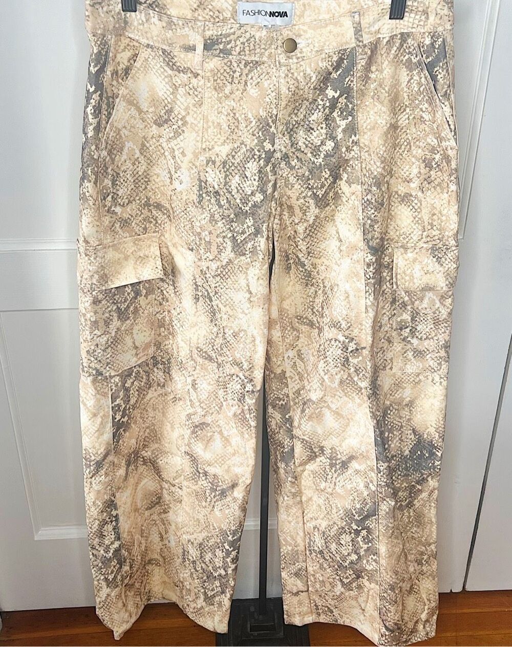Fashion Nova Giving My All Wide Leg Cargo Pants Khaki Nwot Size Medium
